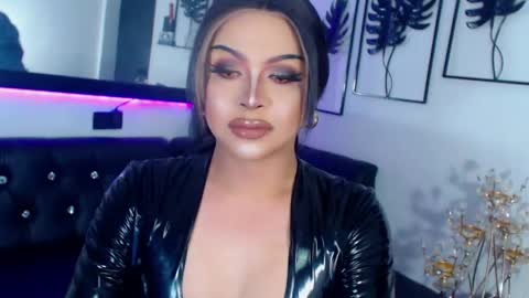 Snapshot of mistressivorykat chatting on May 22, 10:32 am Call me MISS JAS online show from May 22, 10:32 am