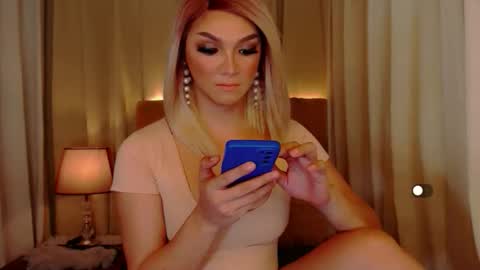 Leah online show from May 7, 1:05 pm