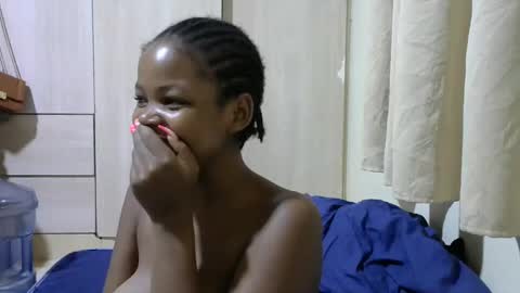 Snapshot of misty_shee chatting on February 20, 8:58 pm misty_shee online show from February 20, 8:58 pm