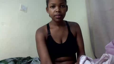 Snapshot of misty_shee chatting on June 19, 12:04 am misty_shee online show from June 19, 12:04 am