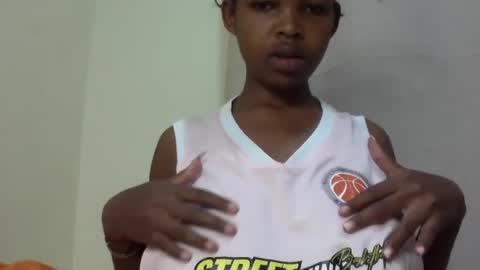 Snapshot of misty_shee chatting on June 27, 4:23 pm misty_shee online show from June 27, 4:23 pm