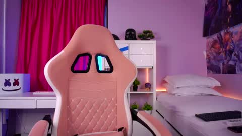 Snapshot of mistyreeds chatting on February 9, 5:33 am Misty online show from February 9, 5:33 am