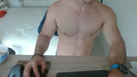 Snapshot of mitcheli chatting on November 18, 2:10 pm Onlyfans online show from November 18, 2:10 pm