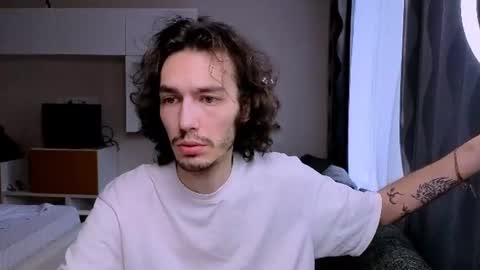 Snapshot of mitchelkurse chatting on June 17, 1:56 pm MitchelKurse online show from June 17, 1:56 pm