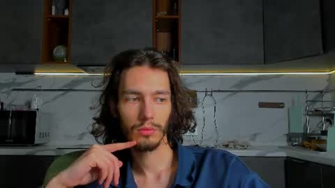 MitchelKurse online show from July 8, 8:24 pm