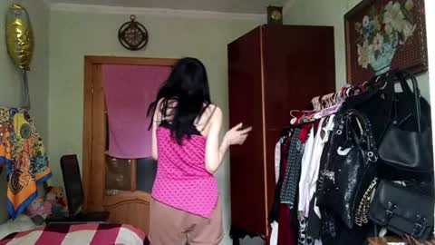 Snapshot of mittiescafuto chatting on July 14, 10:21 am Mia online show from July 14, 10:21 am