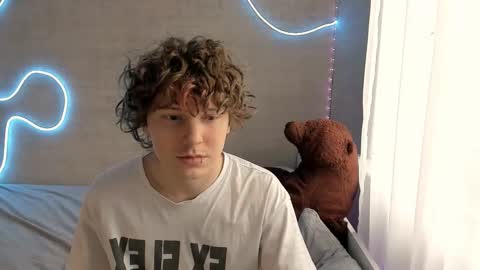 MeowMiku online show from February 9, 9:02 am