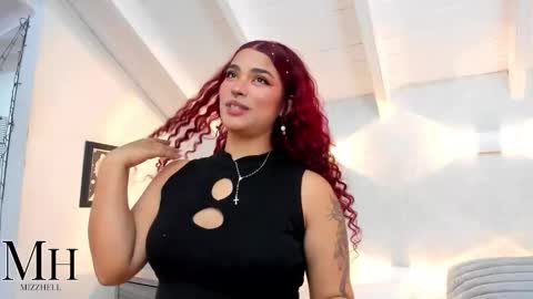 mizzhell_ online show from December 17, 3:34 am