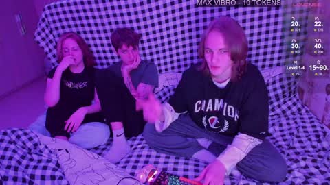 Snapshot of mmeeowww chatting on February 6, 5:09 pm Tim and Lisa Simon and Luna online show from February 6, 5:09 pm