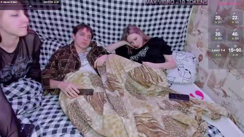 Snapshot of mmeeowww chatting on February 9, 10:54 pm Tim and Lisa Simon and Luna online show from February 9, 10:54 pm