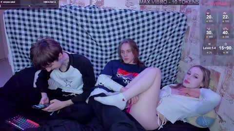 Snapshot of mmeeowww chatting on February 15, 4:45 pm Tim and Lisa Simon and Luna online show from February 15, 4:45 pm