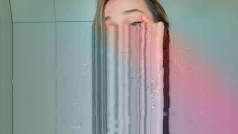 mmminnie online show from April 19, 4:17 pm