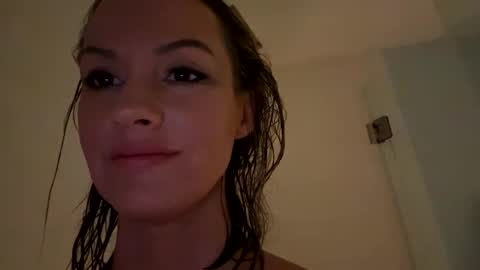 mmmmyesplease1 online show from December 17, 4:00 pm