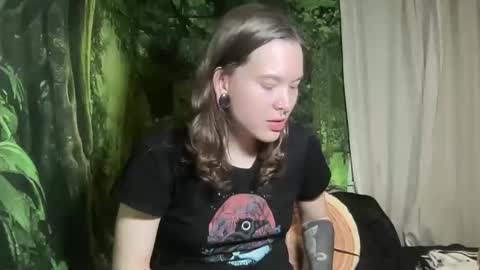 Snapshot of mo0n_goddess chatting on December 23, 4:12 am Misty online show from December 23, 4:12 am