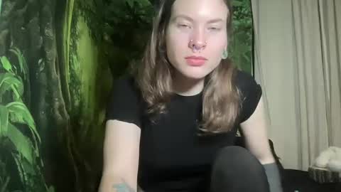 Snapshot of mo0n_goddess chatting on December 31, 2:40 am Misty online show from December 31, 2:40 am