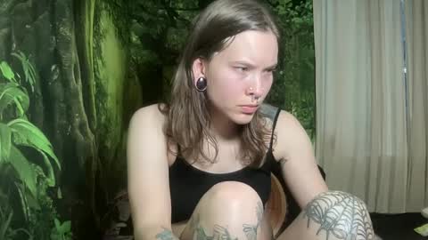 Snapshot of mo0n_goddess chatting on January 1, 1:04 am Misty online show from January 1, 1:04 am