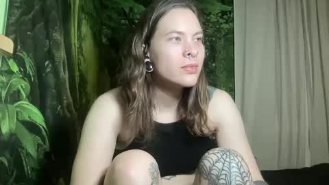 Snapshot of mo0n_goddess chatting on January 19, 9:01 am Misty online show from January 19, 9:01 am