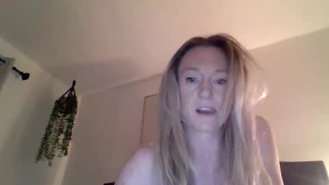 mockingbirds91 online show from May 10, 4:06 am