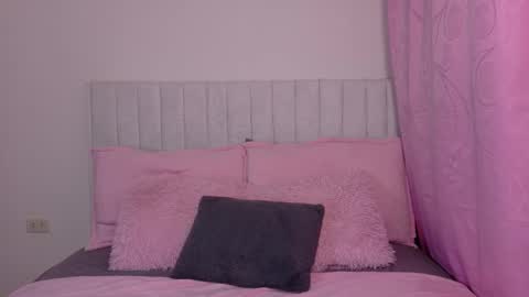 zoe ross online show from February 3, 7:08 pm