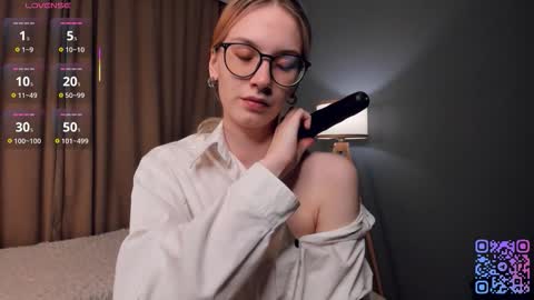 Laura online show from November 3, 1:40 am