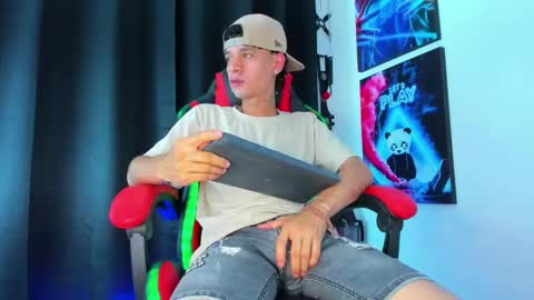 moises_23cm online show from January 12, 4:50 pm