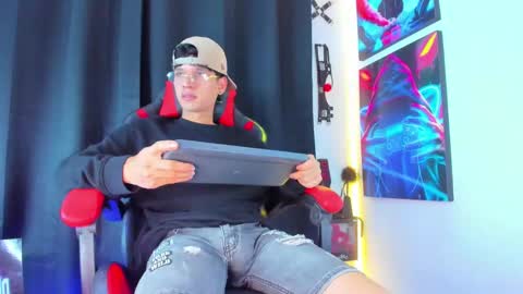 Snapshot of moises_23cm chatting on February 2, 3:17 pm moises_23cm online show from February 2, 3:17 pm