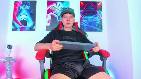 moises_23cm online show from September 19, 3:19 am