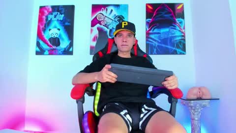 moises_23cm online show from September 28, 2:17 am