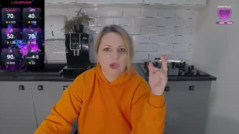 Snapshot of mojjo_erika chatting on February 4, 8:53 am erika online show from February 4, 8:53 am