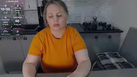 Snapshot of mojjo_erika chatting on February 9, 8:18 am erika online show from February 9, 8:18 am