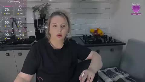 Snapshot of mojjo_erika chatting on February 15, 4:36 pm erika online show from February 15, 4:36 pm