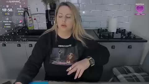 Snapshot of mojjo_erika chatting on February 23, 11:29 am erika online show from February 23, 11:29 am