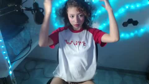 Snapshot of moka_soul chatting on June 10, 7:13 pm moka_soul online show from June 10, 7:13 pm