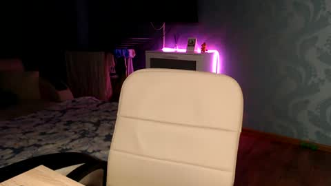 Snapshot of molli_and_tom chatting on June 30, 10:44 pm Bitcoin 1P8NuZxsaNsQTx7wJJJ7Ao1mic4nvJPVLC online show from June 30, 10:44 pm