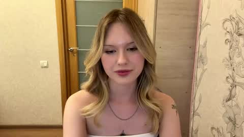 Lisa online show from May 1, 2:21 pm