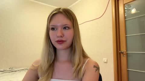 Lisa online show from May 2, 3:28 pm