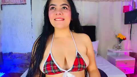 Snapshot of molly_bick chatting on June 18, 11:20 pm Molly Bick online show from June 18, 11:20 pm