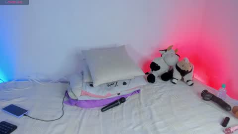Snapshot of molly_blacke01 chatting on July 22, 1:52 am milee online show from July 22, 1:52 am