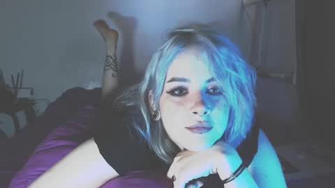 Molly Crow online show from December 5, 5:15 am