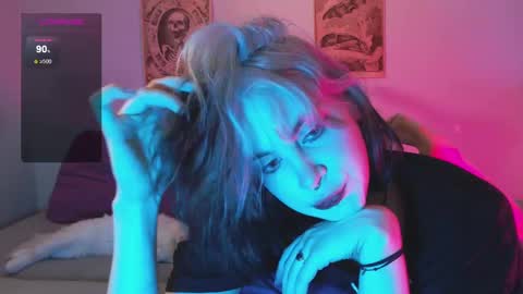 Molly Crow online show from December 14, 11:01 pm