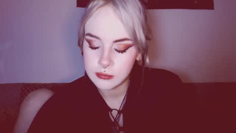 Molly Crow online show from February 26, 1:21 am