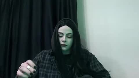 Molly Crow online show from February 5, 5:01 am