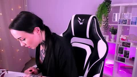 molly_kisss online show from October 26, 10:21 am