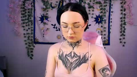 Snapshot of molly_kisss chatting on July 9, 10:19 am molly_kisss online show from July 9, 10:19 am