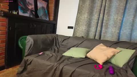 Snapshot of molly_miavka chatting on June 17, 7:33 am Molly online show from June 17, 7:33 am