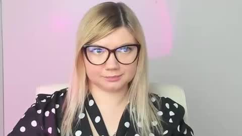 Molly online show from November 11, 2:39 pm