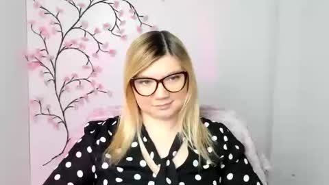 Molly online show from December 21, 12:45 pm