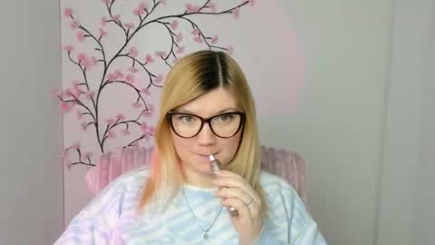 Molly online show from February 18, 12:34 pm