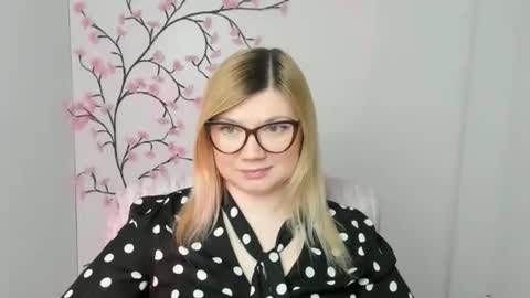 Molly online show from March 3, 12:33 pm