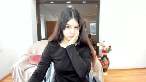 Snapshot of molly_owens chatting on October 18, 6:48 am Molly Owens online show from October 18, 6:48 am